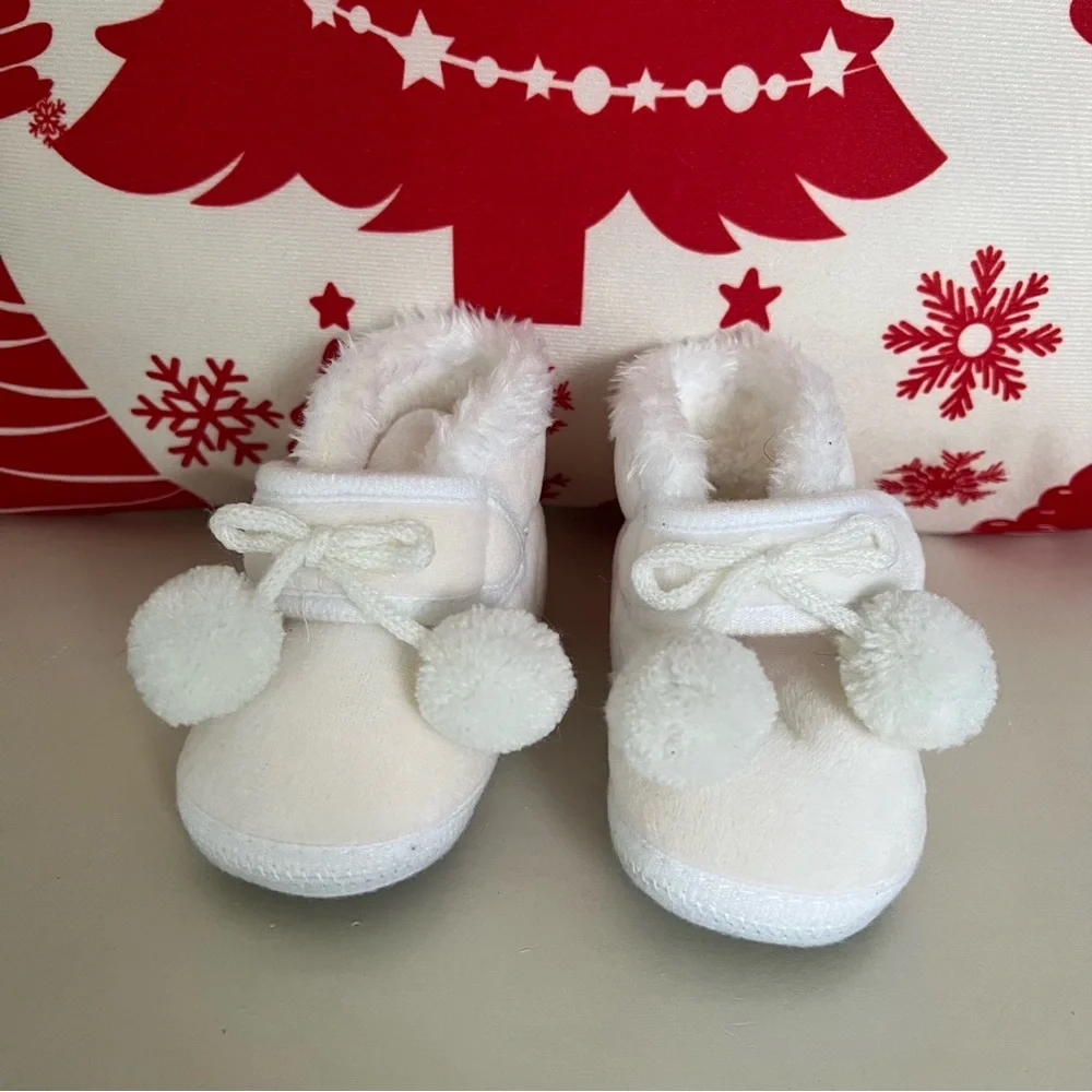 ‘Snow’ Booties - Picture 1 of 4